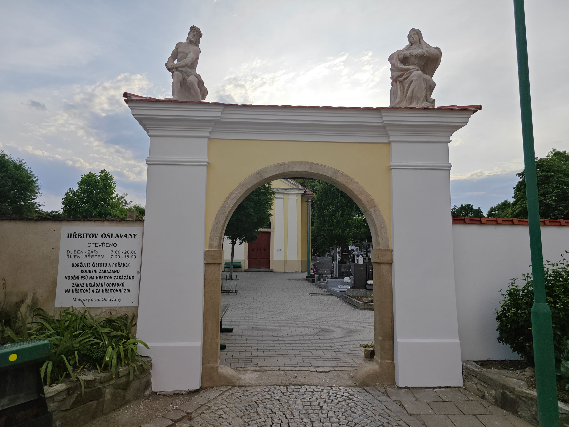 Hřbitov Oslavany – opravy vstupní brány